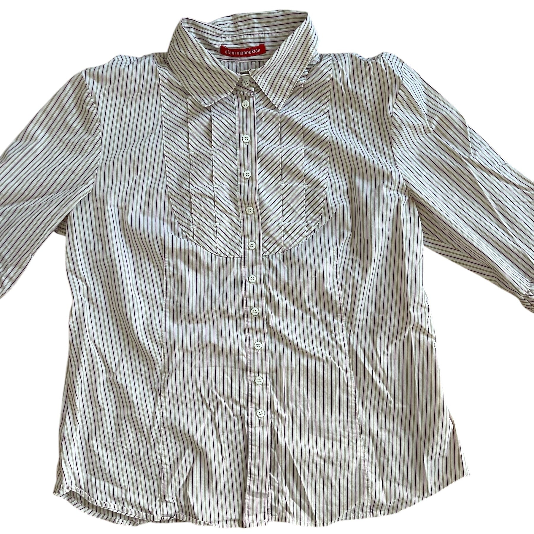 Chemise vintage Alain Manoukian avec plastron à rayures inversées. Les manches sont bouffantes.