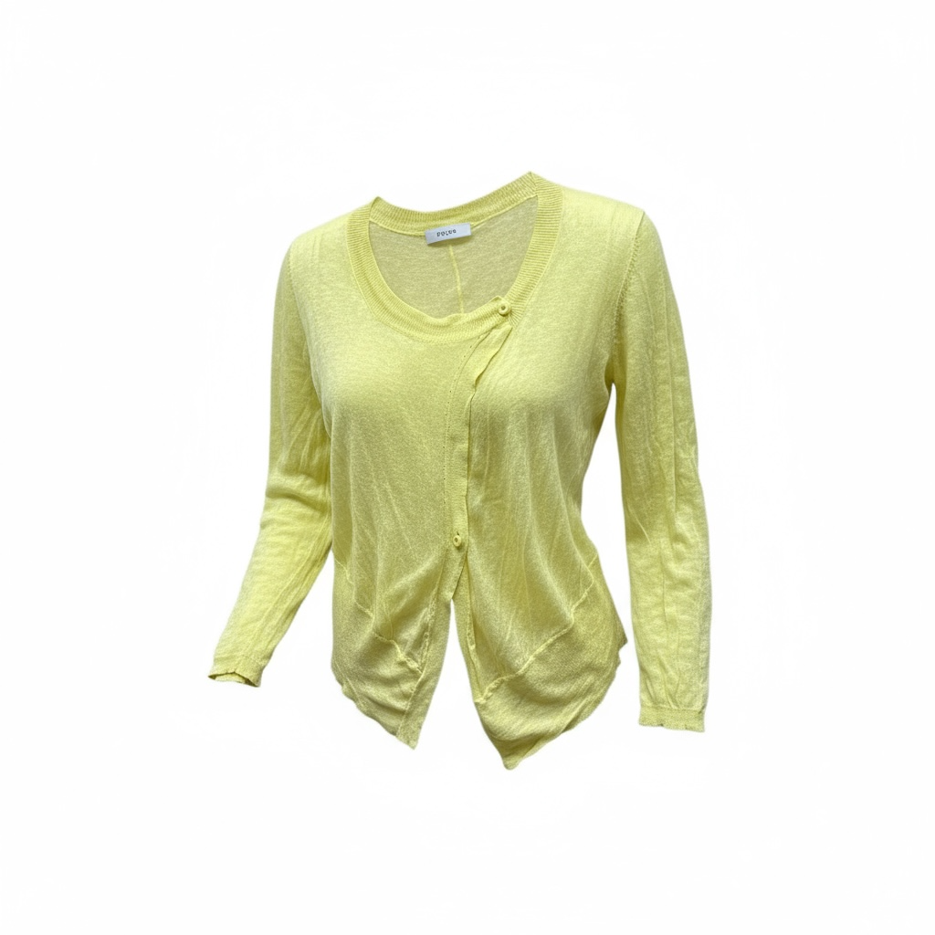 Cardigan jaune léger à coupe asymétrique avec boutons sur le devant, en maille fine fluide.