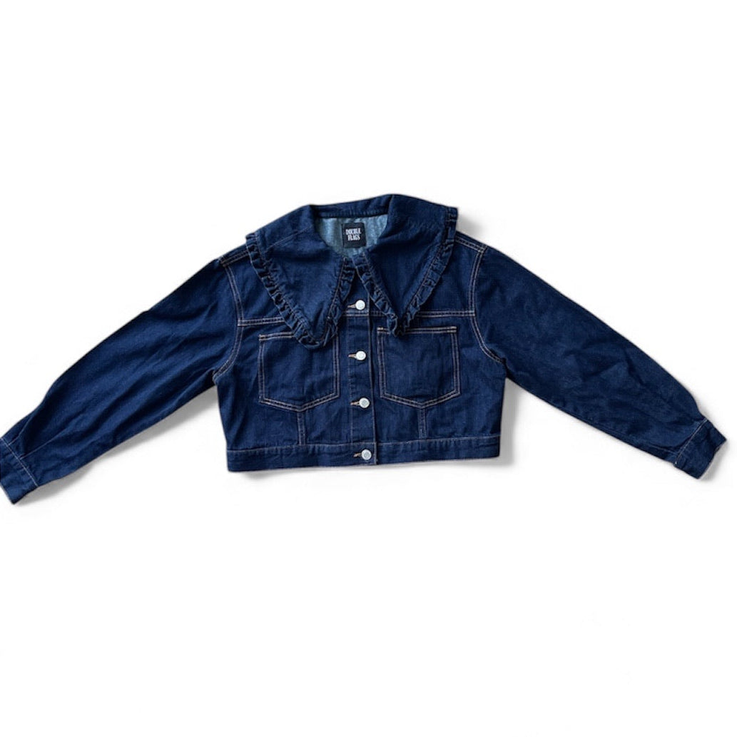 Veste courte en denim brut Double Flags avec col Claudine à volants et boutons argentés, taille unique