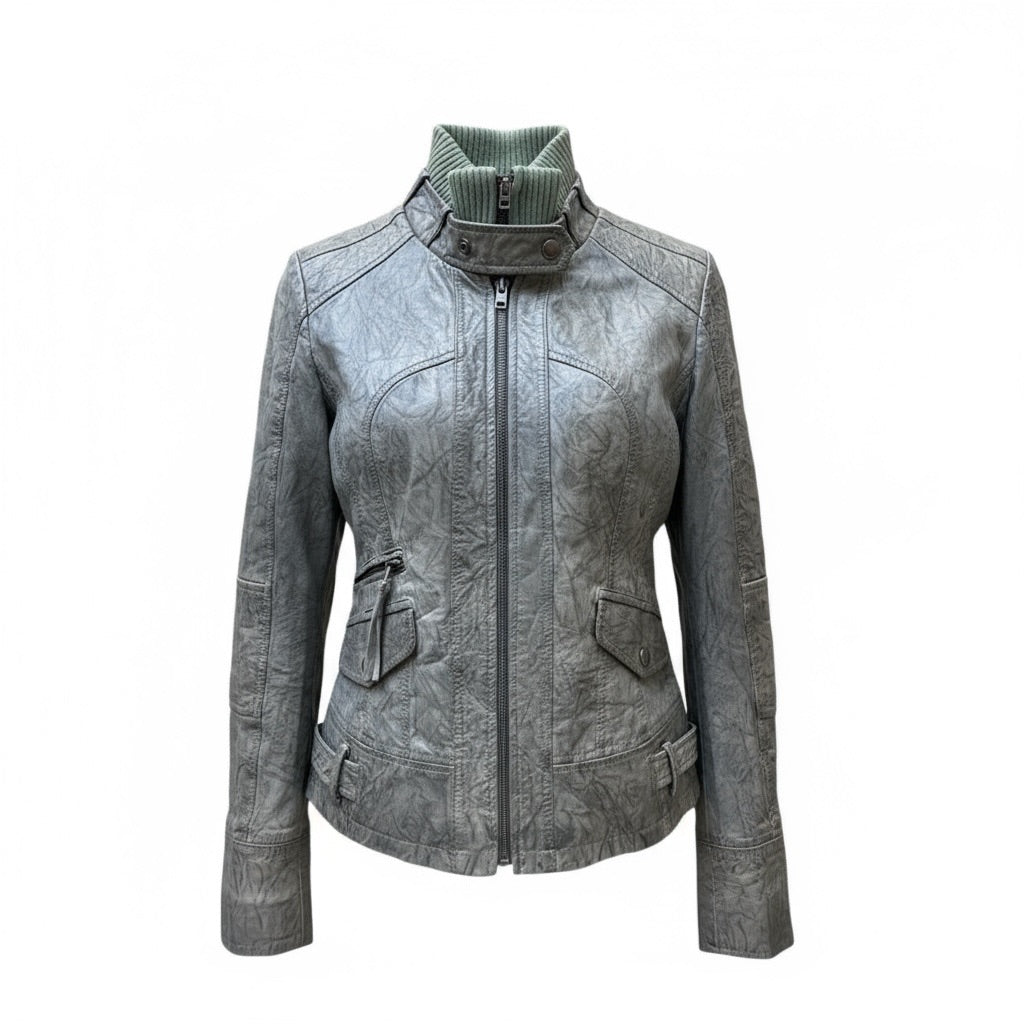 Veste en cuir vert avec col montant côtelé, fermeture zippée et poches à rabat et zippée sur le devant