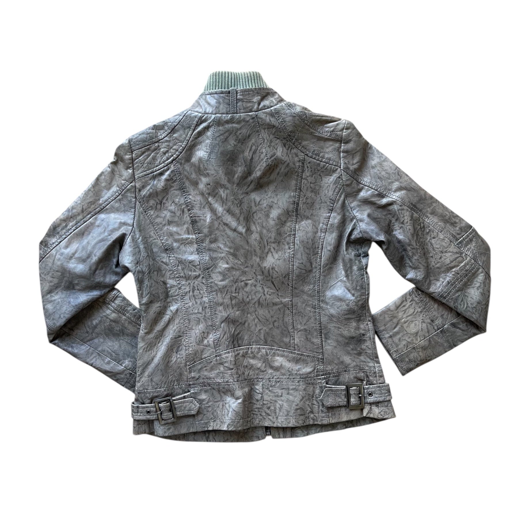 Veste en cuir vert avec col montant côtelé, fermeture zippée et poches à rabat et zippée sur le devant