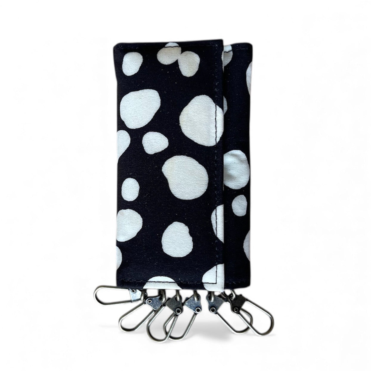 Porte-clés HECROU de FAMILLE noir à pois blancs avec plusieurs crochets métalliques