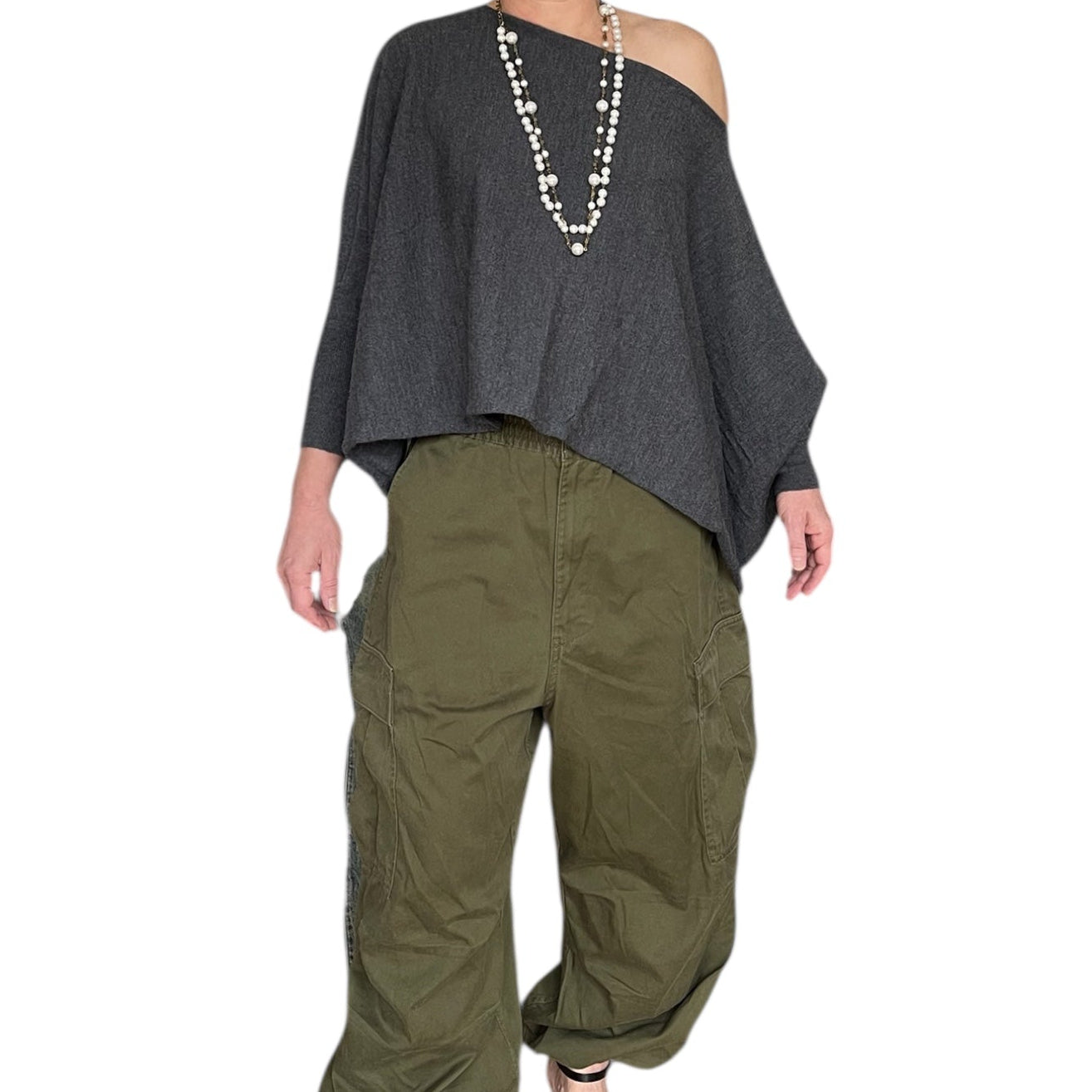 Pull gris anthracite MOGA en laine, manches chauve-souris, coupe fluide et encolure asymétrique, taille 38